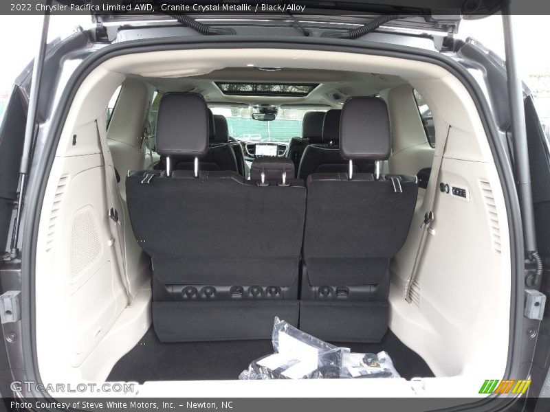  2022 Pacifica Limited AWD Trunk