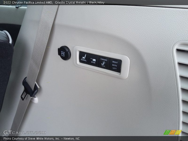 Granite Crystal Metallic / Black/Alloy 2022 Chrysler Pacifica Limited AWD
