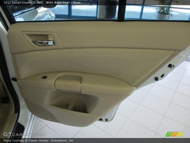 Door Panel of 2012 Kizashi SE AWD