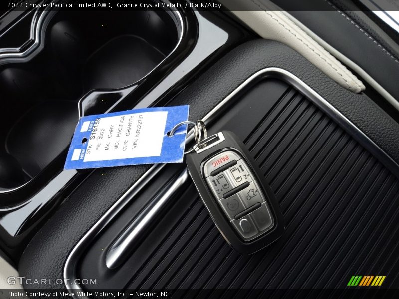 Granite Crystal Metallic / Black/Alloy 2022 Chrysler Pacifica Limited AWD