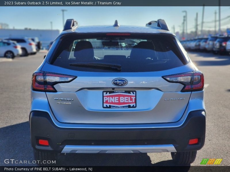 Ice Silver Metallic / Titanium Gray 2023 Subaru Outback 2.5i Limited