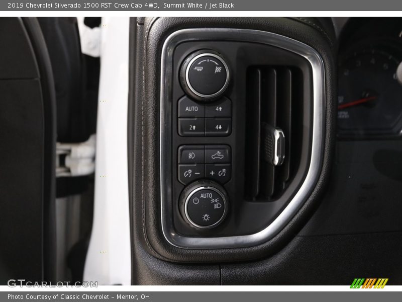 Summit White / Jet Black 2019 Chevrolet Silverado 1500 RST Crew Cab 4WD