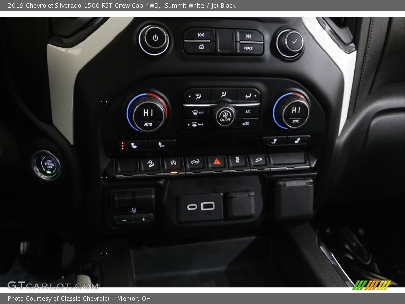 Summit White / Jet Black 2019 Chevrolet Silverado 1500 RST Crew Cab 4WD