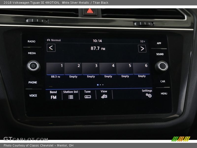 White Silver Metallic / Titan Black 2018 Volkswagen Tiguan SE 4MOTION