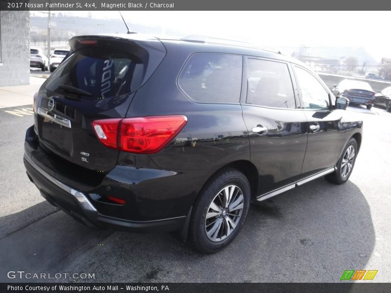 Magnetic Black / Charcoal 2017 Nissan Pathfinder SL 4x4