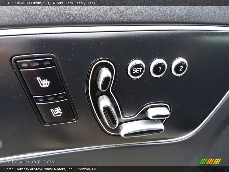 Controls of 2017 K900 Luxury 5.0