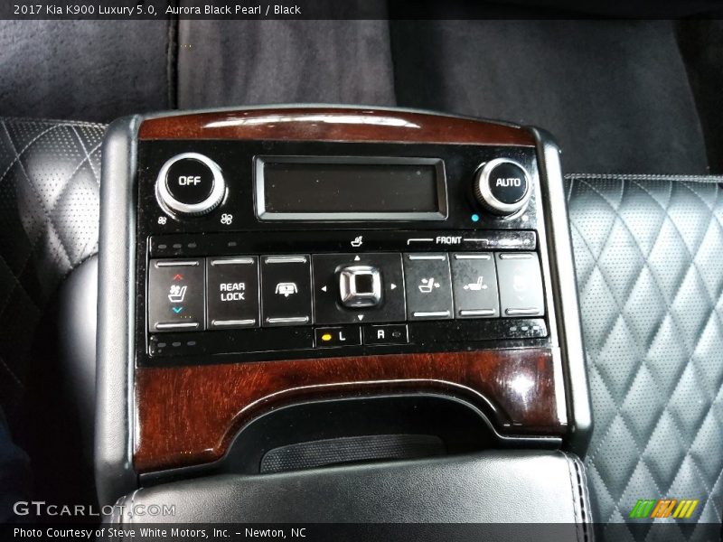 Controls of 2017 K900 Luxury 5.0