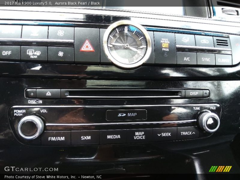 Controls of 2017 K900 Luxury 5.0