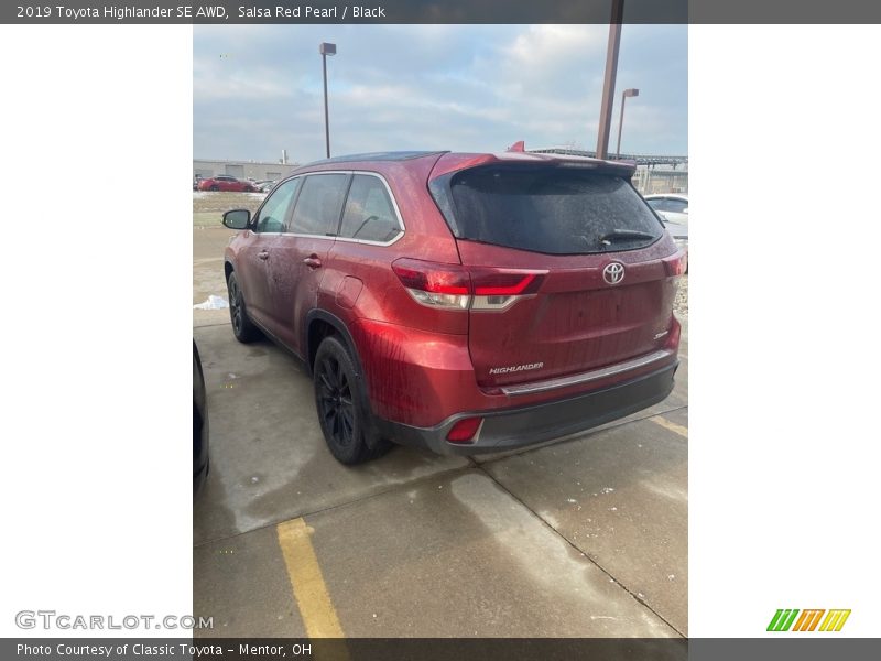 Salsa Red Pearl / Black 2019 Toyota Highlander SE AWD
