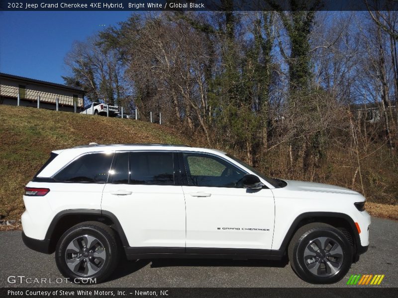 Bright White / Global Black 2022 Jeep Grand Cherokee 4XE Hybrid