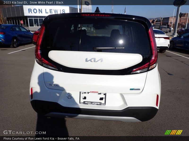 Snow White Pearl / Black 2023 Kia Soul EX