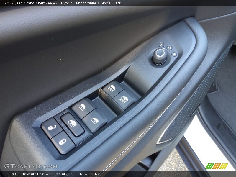 Bright White / Global Black 2022 Jeep Grand Cherokee 4XE Hybrid