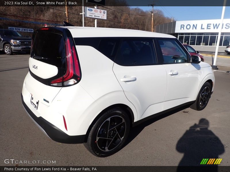 Snow White Pearl / Black 2023 Kia Soul EX