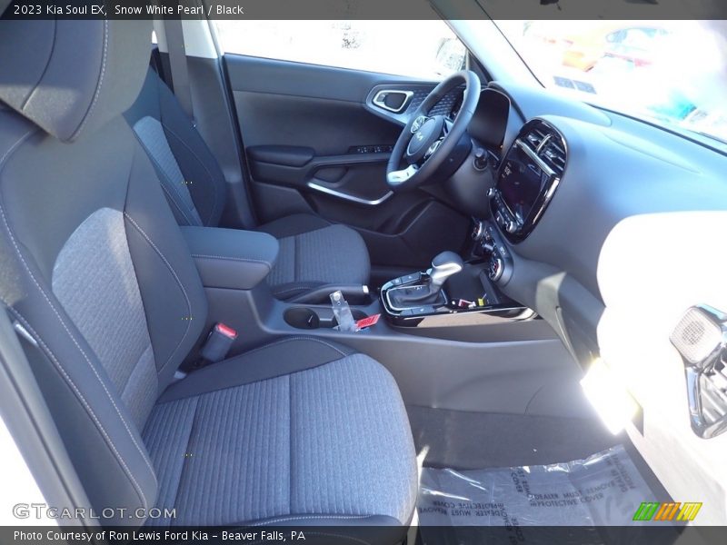 Snow White Pearl / Black 2023 Kia Soul EX