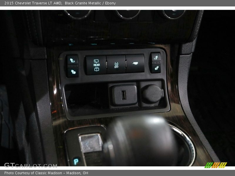 Black Granite Metallic / Ebony 2015 Chevrolet Traverse LT AWD