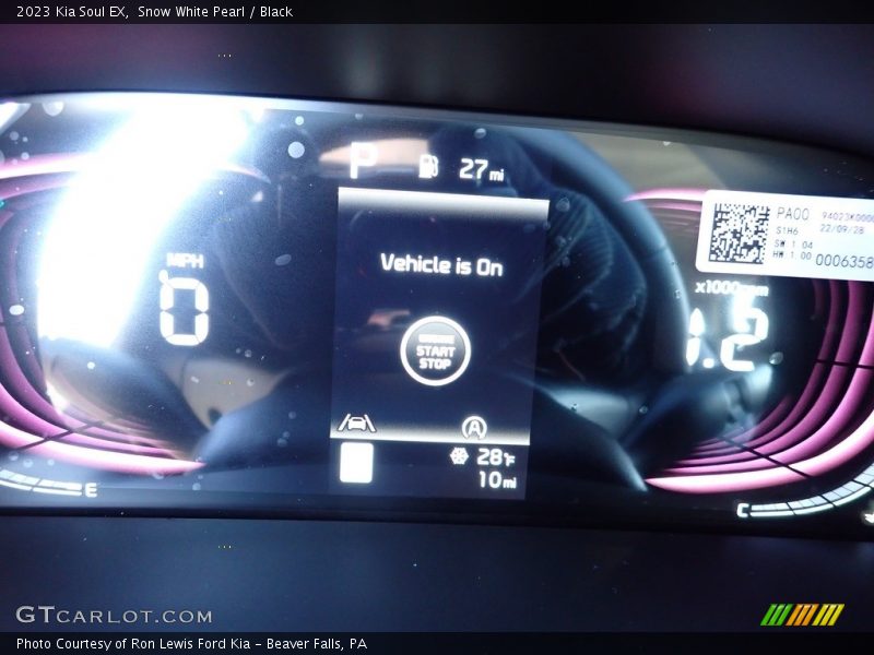 Snow White Pearl / Black 2023 Kia Soul EX
