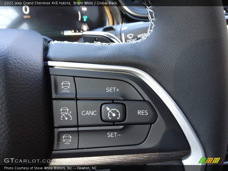 Bright White / Global Black 2022 Jeep Grand Cherokee 4XE Hybrid