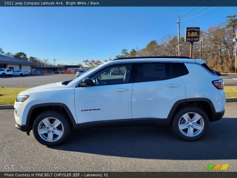 Bright White / Black 2022 Jeep Compass Latitude 4x4