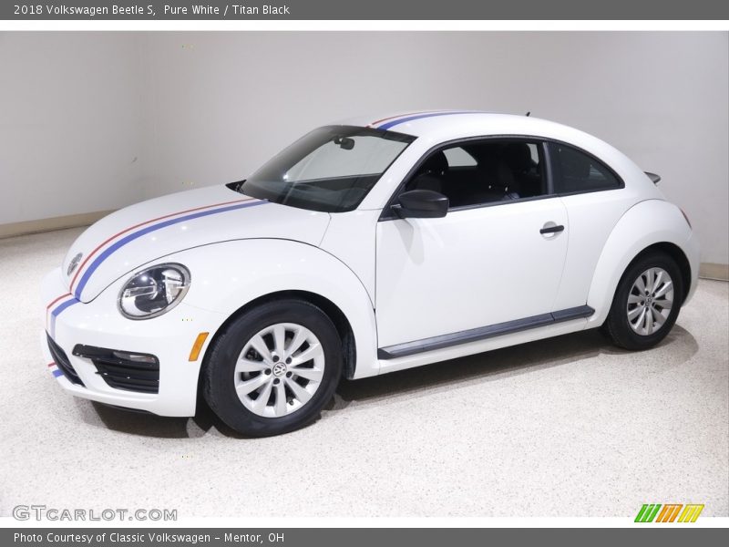 Pure White / Titan Black 2018 Volkswagen Beetle S