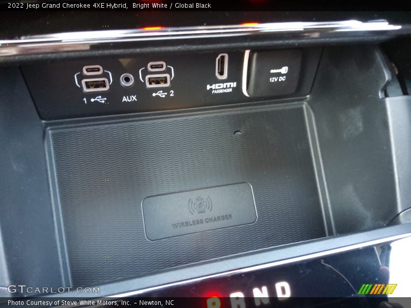 Bright White / Global Black 2022 Jeep Grand Cherokee 4XE Hybrid