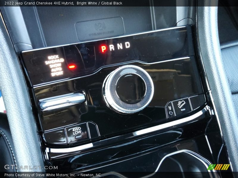 Bright White / Global Black 2022 Jeep Grand Cherokee 4XE Hybrid