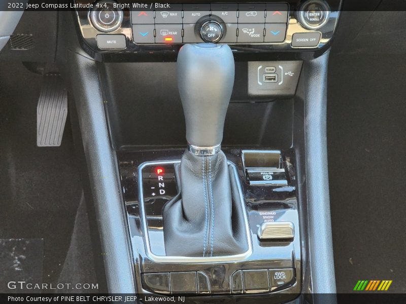 Bright White / Black 2022 Jeep Compass Latitude 4x4