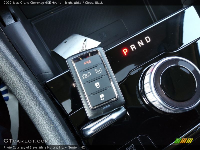 Bright White / Global Black 2022 Jeep Grand Cherokee 4XE Hybrid