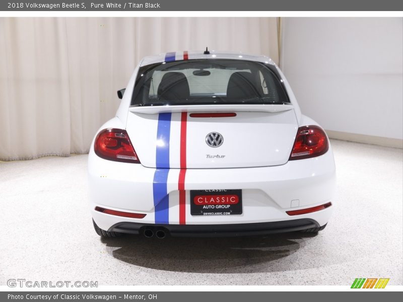 Pure White / Titan Black 2018 Volkswagen Beetle S