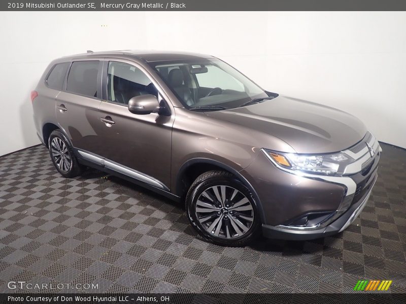 Mercury Gray Metallic / Black 2019 Mitsubishi Outlander SE