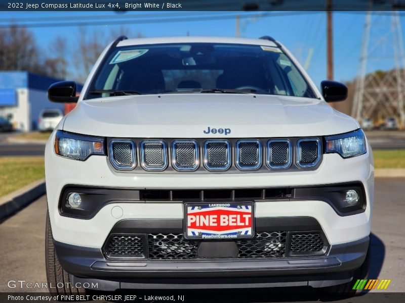 Bright White / Black 2022 Jeep Compass Latitude Lux 4x4