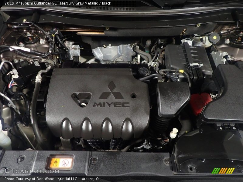 Mercury Gray Metallic / Black 2019 Mitsubishi Outlander SE