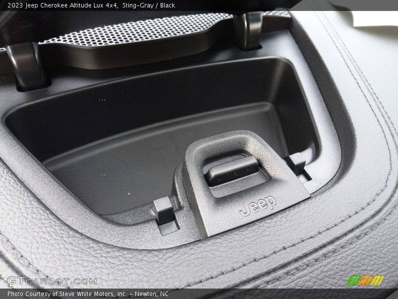 Sting-Gray / Black 2023 Jeep Cherokee Altitude Lux 4x4