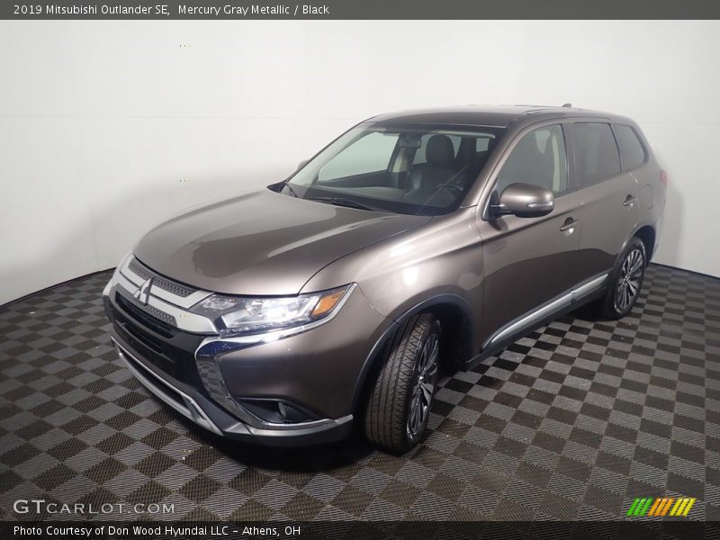 Mercury Gray Metallic / Black 2019 Mitsubishi Outlander SE