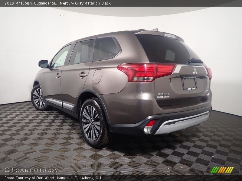 Mercury Gray Metallic / Black 2019 Mitsubishi Outlander SE