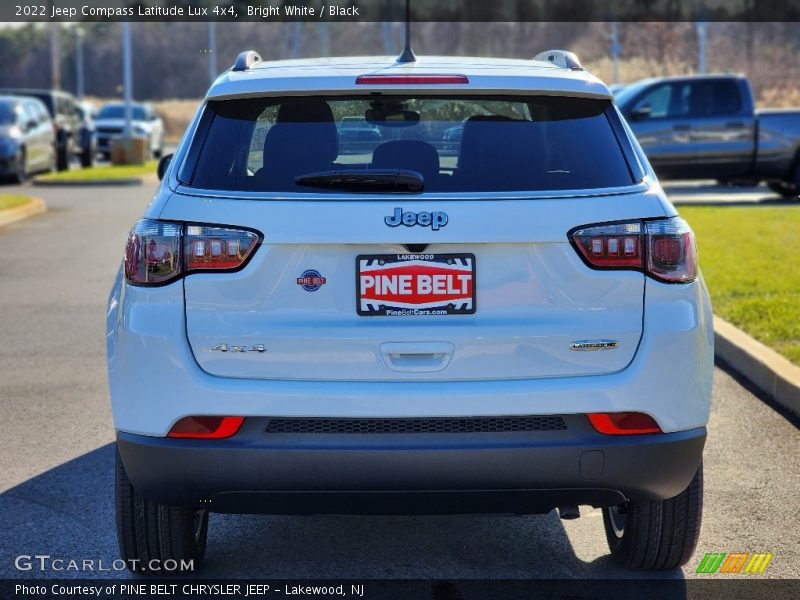 Bright White / Black 2022 Jeep Compass Latitude Lux 4x4