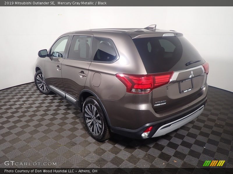 Mercury Gray Metallic / Black 2019 Mitsubishi Outlander SE