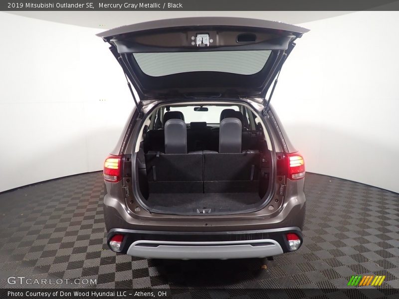 Mercury Gray Metallic / Black 2019 Mitsubishi Outlander SE