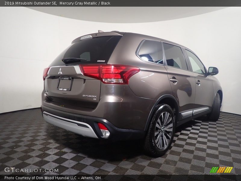 Mercury Gray Metallic / Black 2019 Mitsubishi Outlander SE