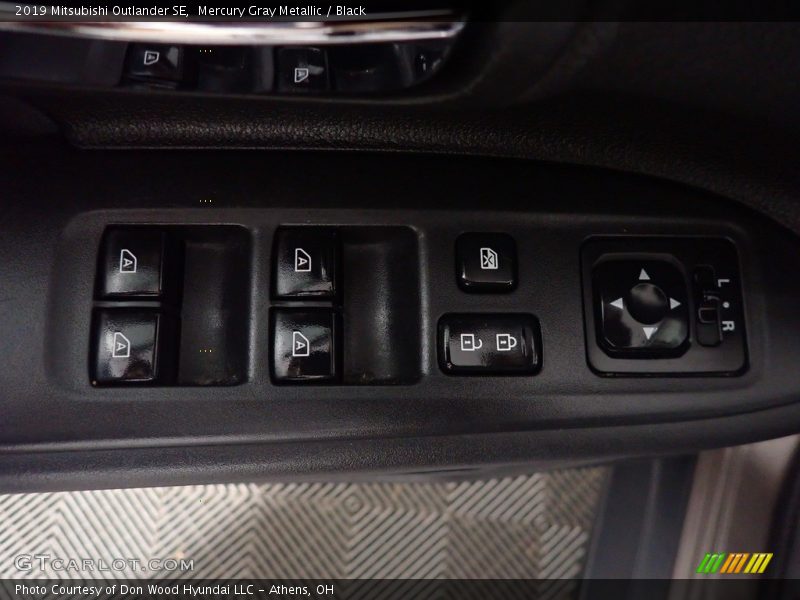 Mercury Gray Metallic / Black 2019 Mitsubishi Outlander SE
