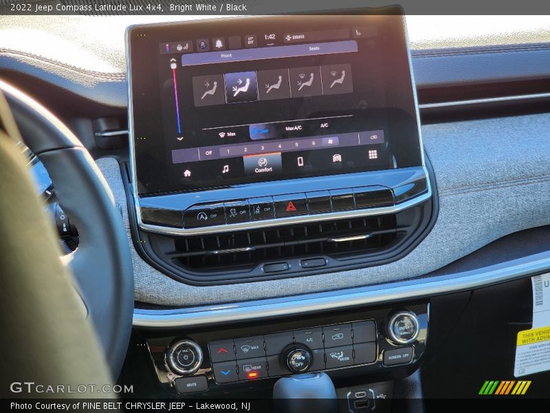 Bright White / Black 2022 Jeep Compass Latitude Lux 4x4