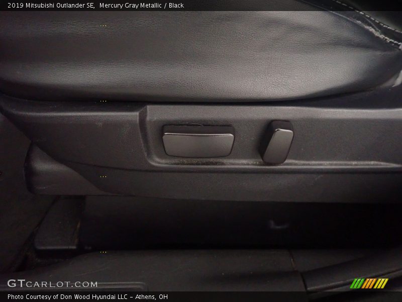 Mercury Gray Metallic / Black 2019 Mitsubishi Outlander SE