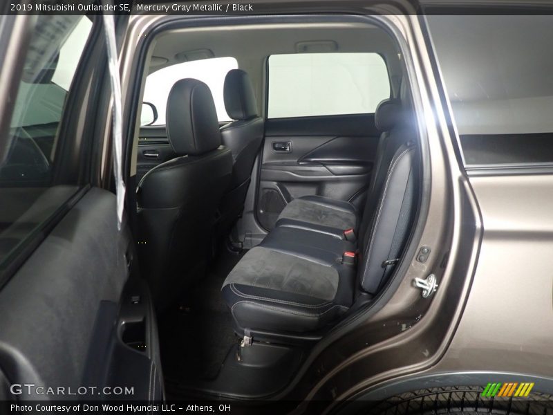 Mercury Gray Metallic / Black 2019 Mitsubishi Outlander SE