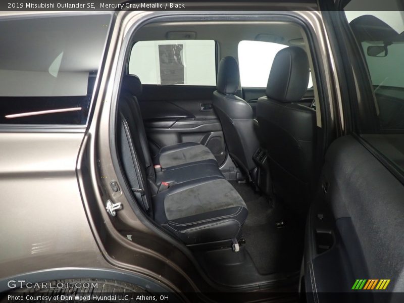Mercury Gray Metallic / Black 2019 Mitsubishi Outlander SE