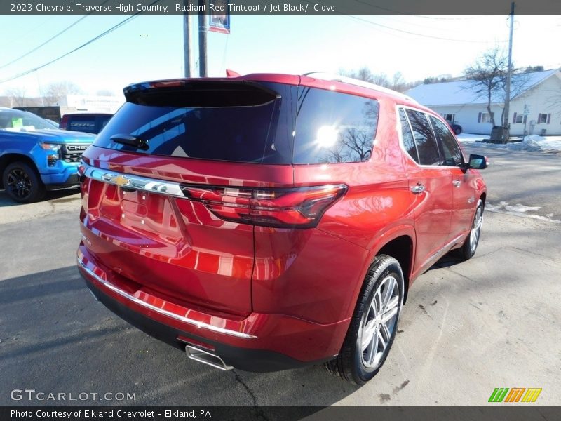 Radiant Red Tintcoat / Jet Black/­Clove 2023 Chevrolet Traverse High Country