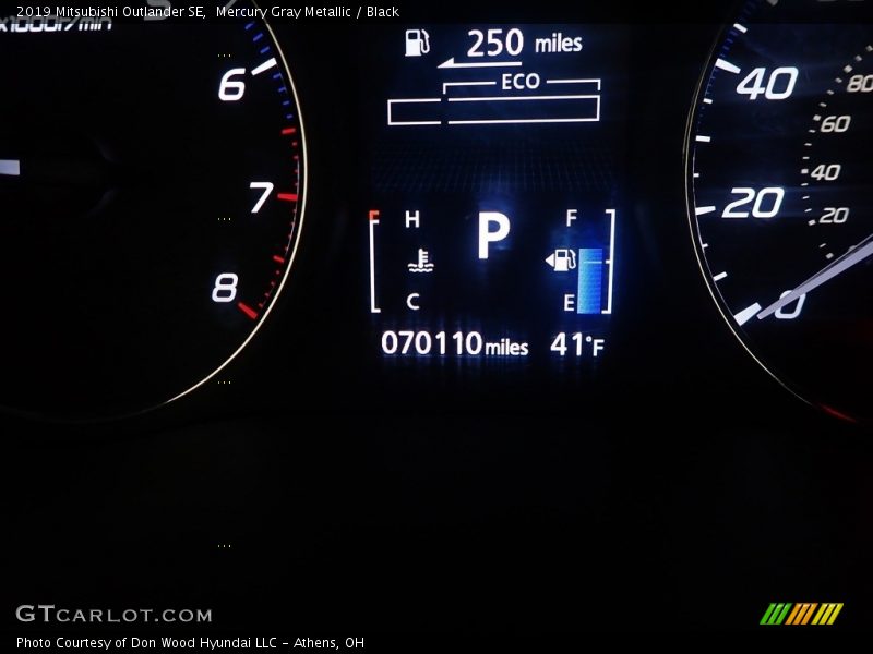 Mercury Gray Metallic / Black 2019 Mitsubishi Outlander SE