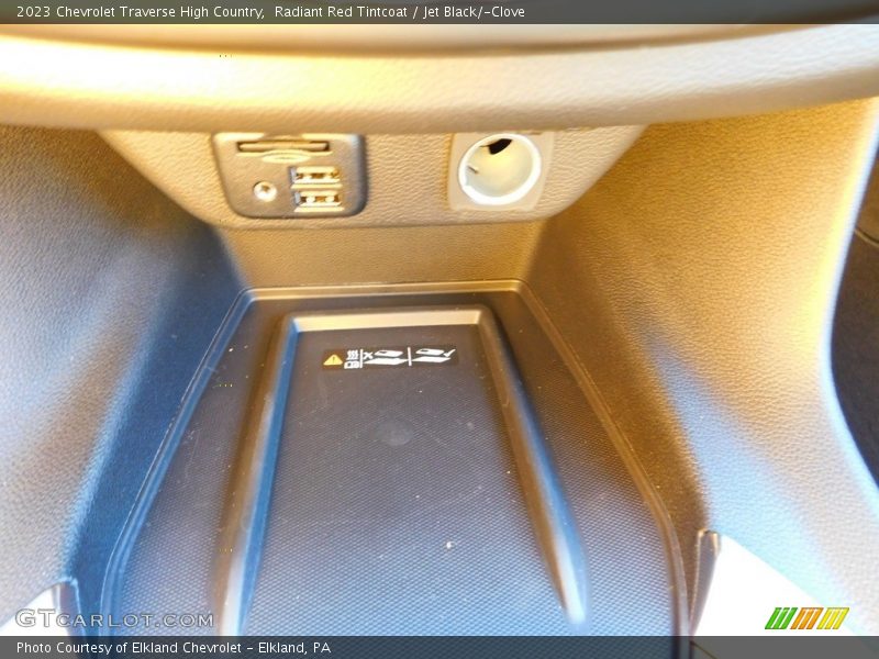Radiant Red Tintcoat / Jet Black/­Clove 2023 Chevrolet Traverse High Country