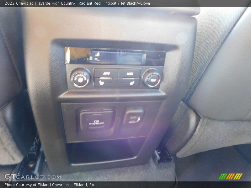Radiant Red Tintcoat / Jet Black/­Clove 2023 Chevrolet Traverse High Country