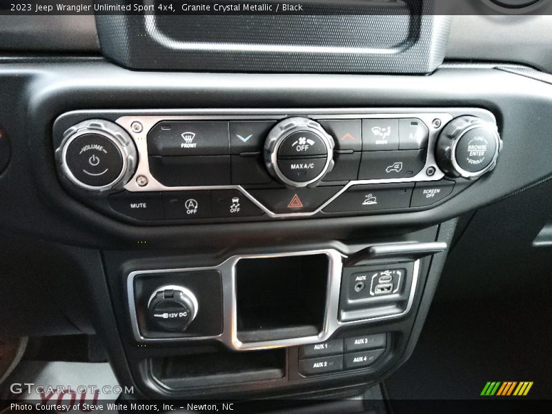 Controls of 2023 Wrangler Unlimited Sport 4x4
