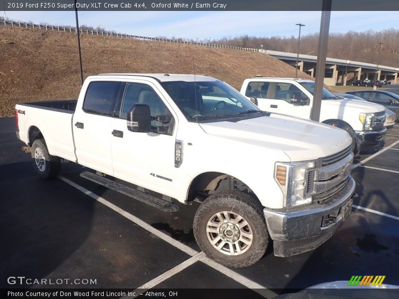 Oxford White / Earth Gray 2019 Ford F250 Super Duty XLT Crew Cab 4x4