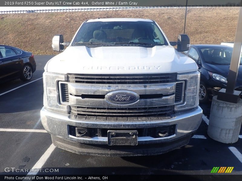 Oxford White / Earth Gray 2019 Ford F250 Super Duty XLT Crew Cab 4x4